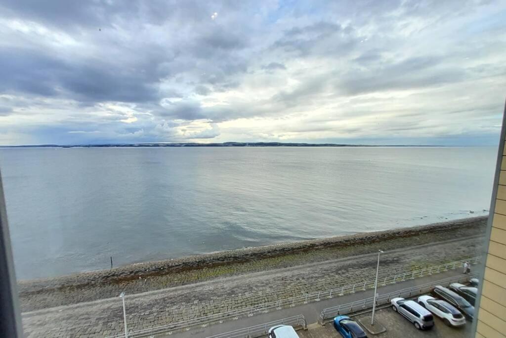 Apartment 2 Bed Aprtmt- Waterfront, 5 Beds, Parking Edinburgh