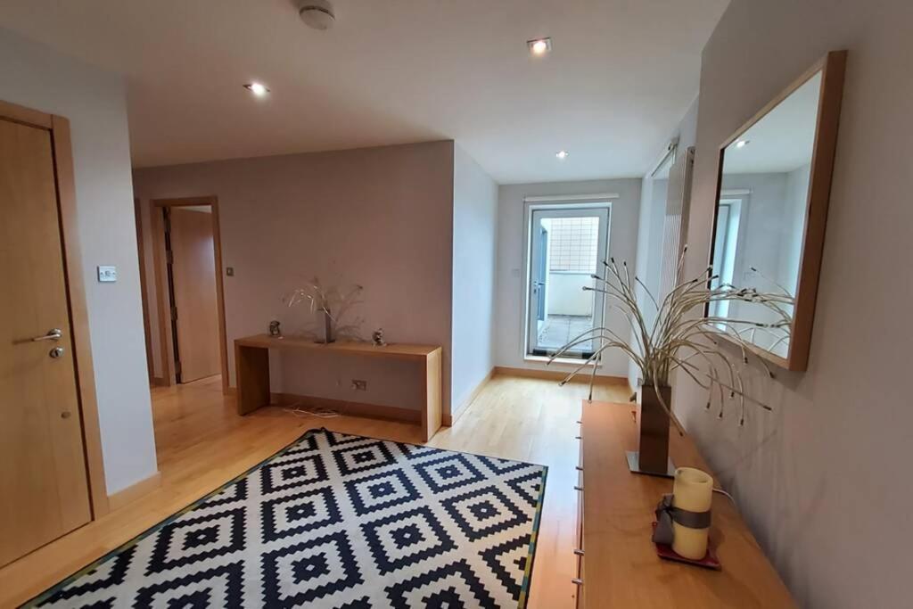 2 Bed Aprtmt- Waterfront, 5 Beds, Parking Apartment *
