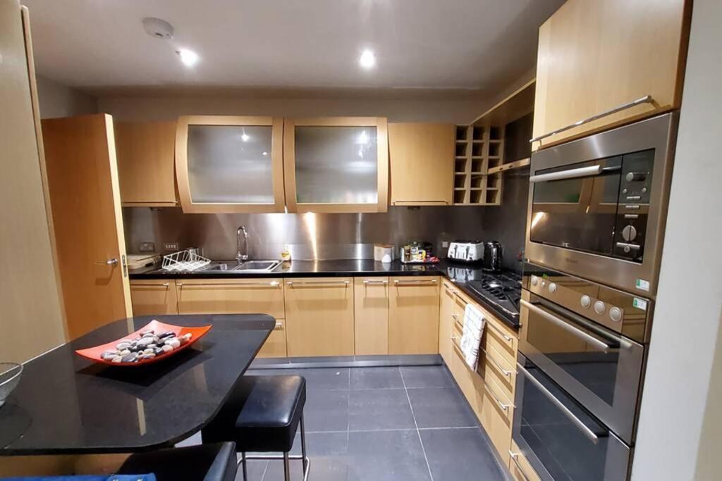 2 Bed Aprtmt- Waterfront, 5 Beds, Parking * Edinburgh