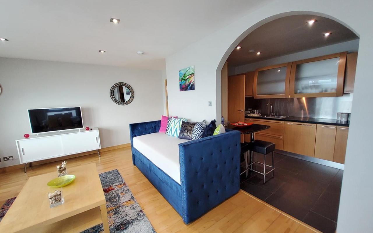 2 Bed Aprtmt- Waterfront, 5 Beds, Parking
