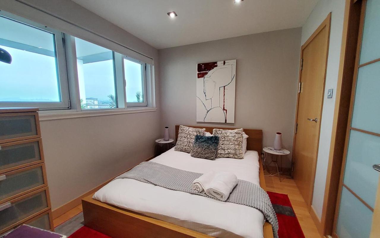 Apartment 2 Bed Aprtmt- Waterfront, 5 Beds, Parking *