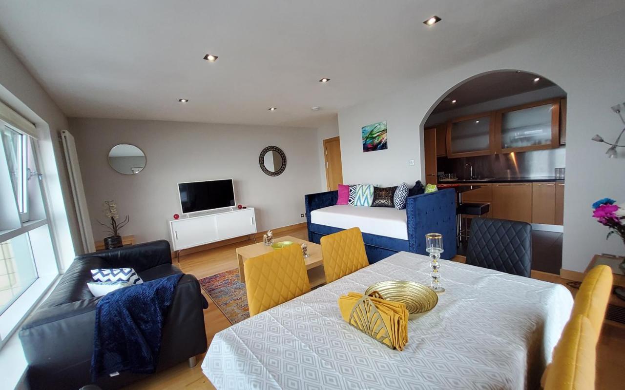 Apartment 2 Bed Aprtmt- Waterfront, 5 Beds, Parking