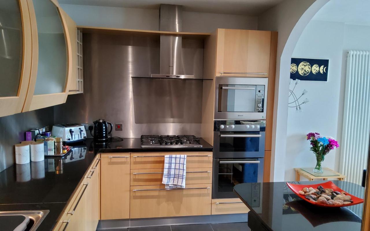 2 Bed Aprtmt- Waterfront, 5 Beds, Parking Apartment *