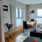 2 Bed Aprtmt- Waterfront, 5 Beds, Parking